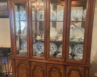 Haverty's Display Lighted Display Cabinet