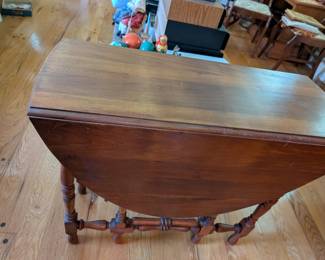 Gateleg table