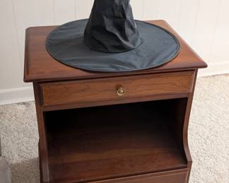 Individual night stand