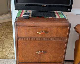 Antique chest of drawers