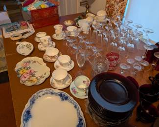 Teacups, crystal, and china