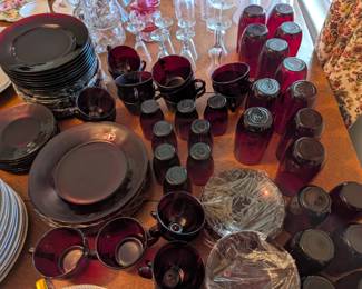 Ruby glass set in excellent condition