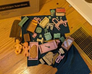 Vintage dollhouse furniture (some tootsie)