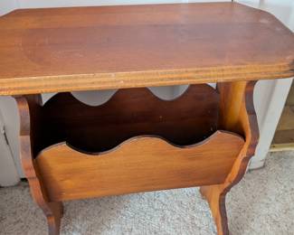 Small table with magazine rack