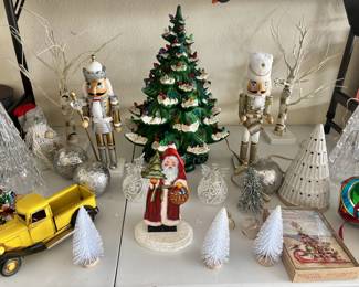 My favorite Christmas tree. Plug n Play.