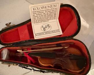 Miniature KOLOPHONIUM violin