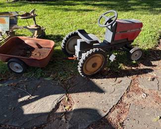 Vintage Ertle Case IH 7130 Peddle Tractor and wagon
