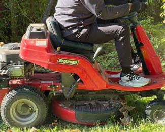 Snapper Riding Mower In good working condition