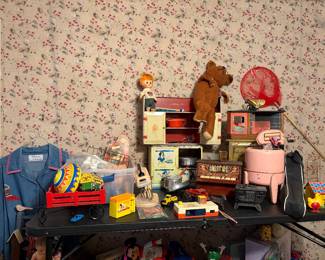 Vintage Disney Snow White Stove Kitchen Tin Wolverine Toy