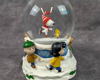 peanuts snow globe