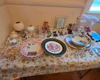 Porcelain "Spaghetti Poodle" family set: mom & 2 pups, various souveniers, serving dish & platters