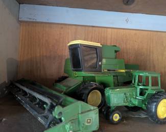 Metal John Deer Tractor Models 