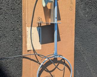 Car window loop antenna 