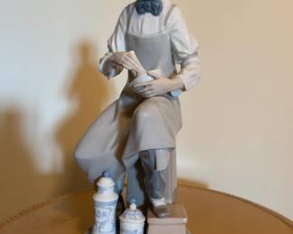 12” Tall Lladro The Pharmacist Porcelain Figurine #4841