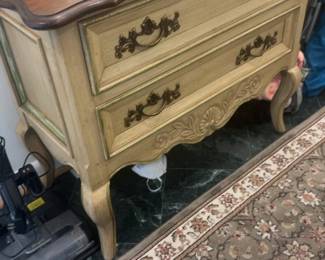 35”x18”x29” Hekman Lexington French Provincial Style 2-Drawer Accent Chest