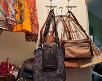 Lots of vintage purses and bags