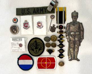  WWI Italian Relief Soldier, Military Insignia, Patches, Pins, Buttons