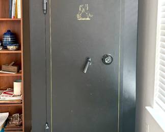 C&H Welding Safe--must have a professional mover