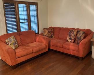 Sofa, Loveseat & Matching Pillows