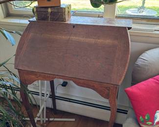 Small writing desk