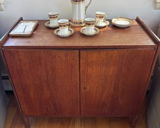 Mcm cabinet