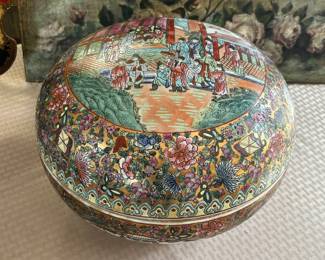 Impressive Chinese Republic Period hand-painted covered bowl profusely decorated with court figures and traditional floral motifs.