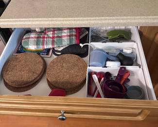 Trivets and oven mitts 