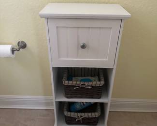 Bathroom storage cabinet