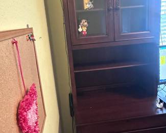 Hutch cabinet