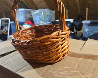Many types of wooden wicker different sizes and assortments