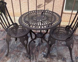 Table 24x26 chairs 33” tall