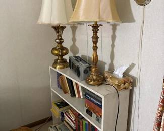 223 whitewoodbookcasewithbooksandlamps