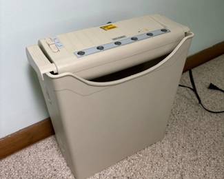 185 officecompanionsh081mpapershredder