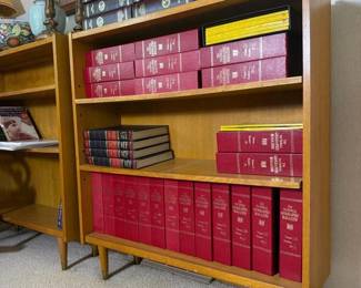139 midcenturymodernbookshelfwithtapere