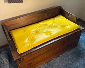 141 woodenbenchwithstorage