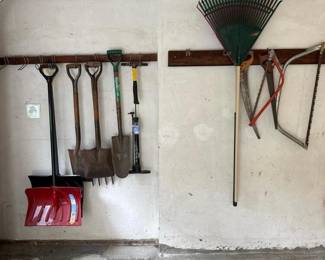 136 assortedhandtoolsshovelsrakesawssn