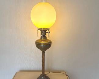 027 vintagebrasstablelampwithfrostedgl