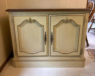 086 stanleyfurnituresideboardcabinet