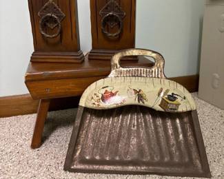 011 vintagemetaldustpanwoodenbookendswo