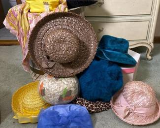 195 vintagewomenshatsstrawfeltandnove