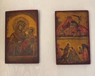009 pairoftraditionalstylepaintedwooden