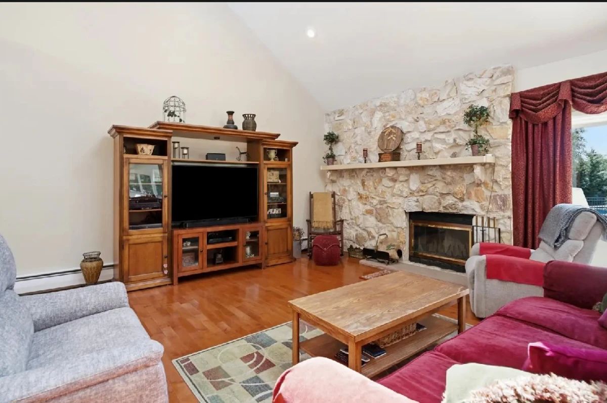 Traditional Oak Entertainment Center Wall Unit