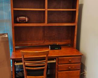 Traditional Student Desk with Hutch