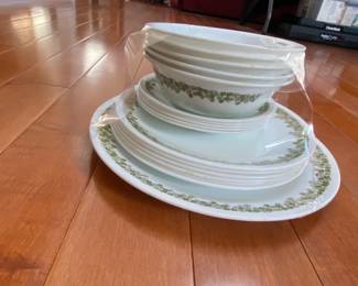Corelle Crazy Daisy Spring Blossom Dinnerware Set