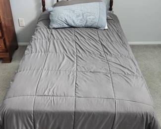 Early American Style Spindle Bed Frame