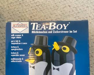 Kuchenprofi TeaBoy Penguin Creamer and Sugar Shaker Set