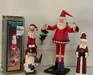 046 trioofsantaclausfigurines