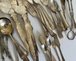 220 assortedvintageservingandtableflatw