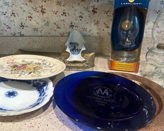 165 assorteddecorativeplatesglasstrayan