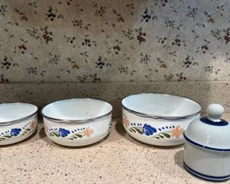 159 vintagestylefloralenamelmixingbowls